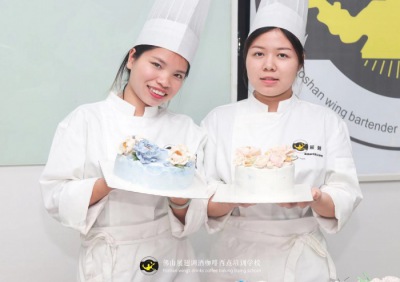 如何開一家小型蛋糕店？/生日蛋糕培訓(xùn)學(xué)校