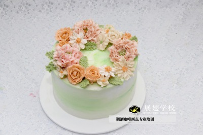 去蛋糕培訓(xùn)學(xué)校學(xué)習(xí)怎么樣？